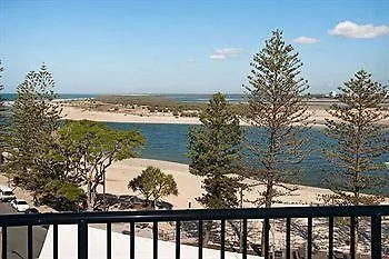 Belaire Place Motel Apartments Caloundra 3*,
